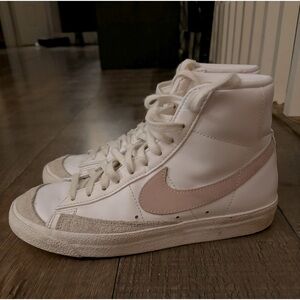 Women’s mid nike blazers - pink swoosh